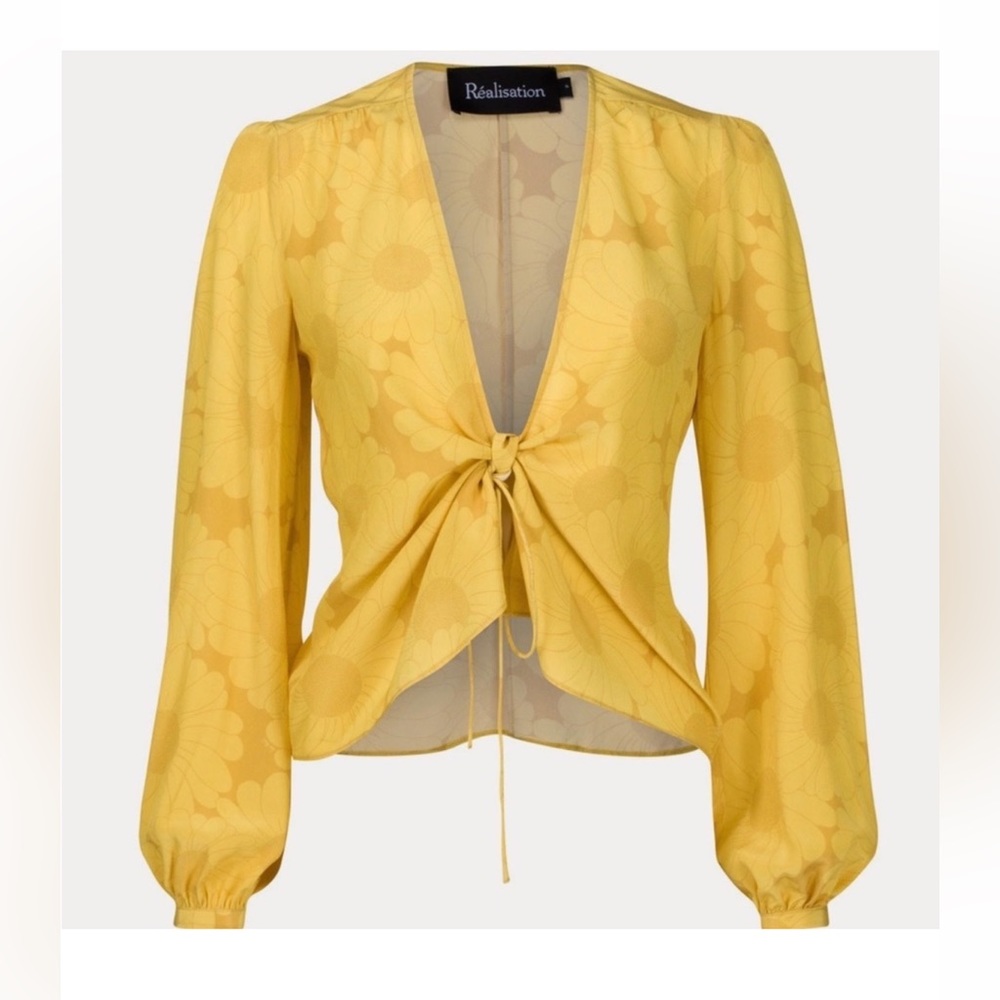 Realisation Par Stevie Top in yellow